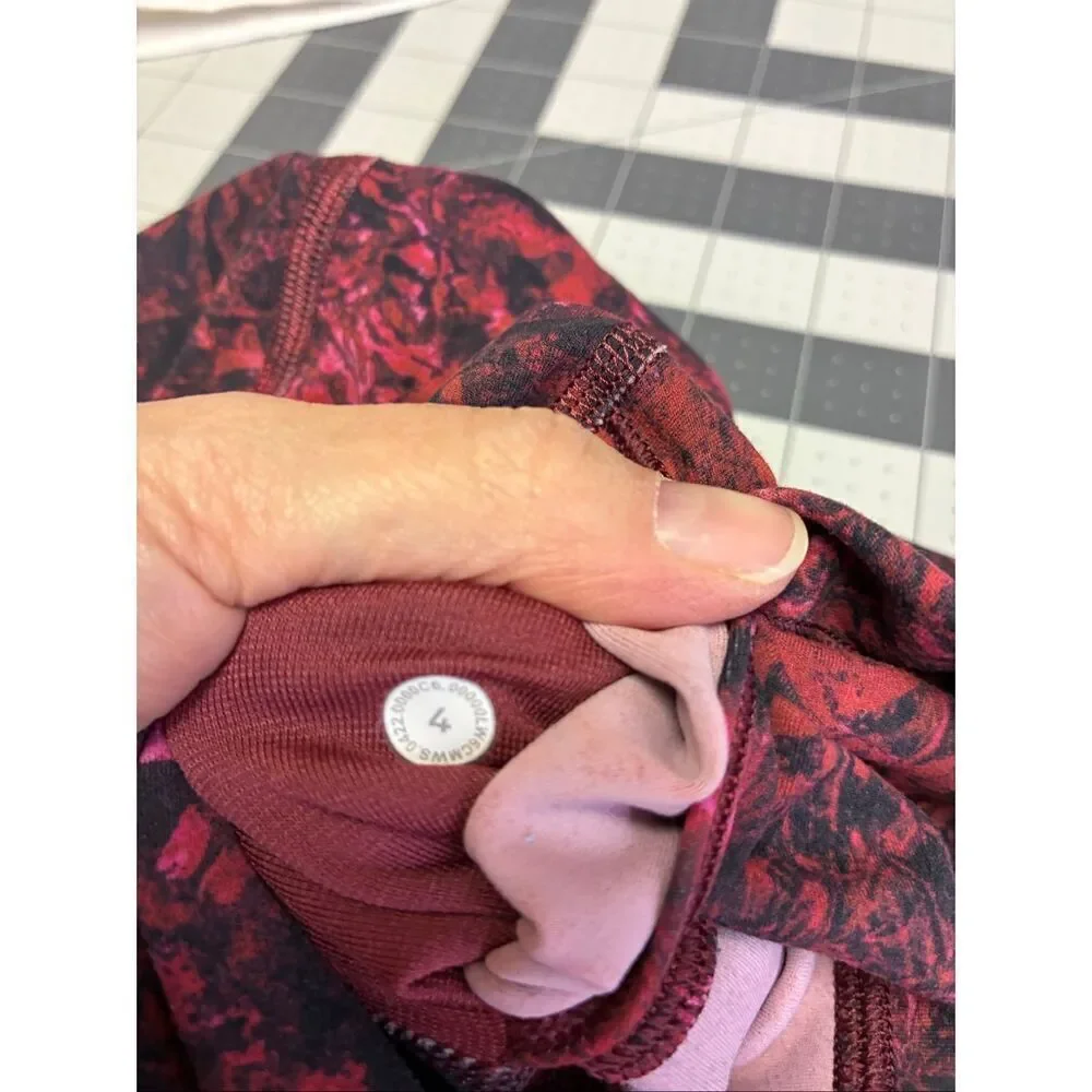 Lululemon Align High Rise in Red and Black Print Size 4